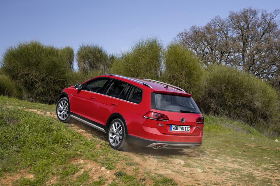  Volkswagen Golf Alltrack 2014 года  (фото 18 из 30)